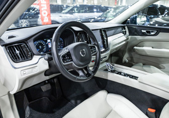 Подержанный автомобиль Volvo XC60 2019 года (15 фото)