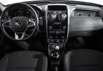Подержанный автомобиль Renault Duster 2020 года (15 фото)