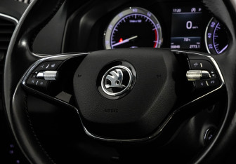 Подержанный автомобиль Skoda Karoq 2021 года (12 фото)