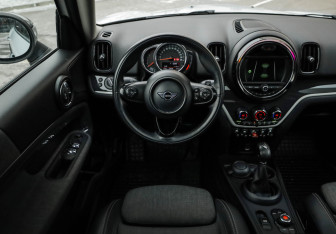 Подержанный автомобиль MINI Countryman 2018 года (12 фото)