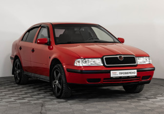 Подержанный автомобиль Skoda Octavia Liftback 1997 года (3 фото)