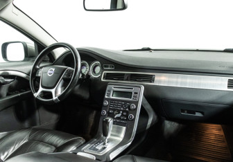 Подержанный автомобиль Volvo XC70 2010 года (9 фото)