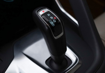 Подержанный автомобиль Jaguar E-Pace 2018 года (22 фото)