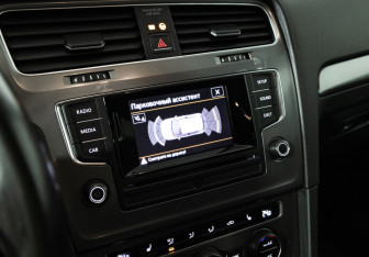 Подержанный автомобиль Volkswagen Golf Hatchback 2013 года (15 фото)