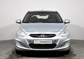 Подержанный автомобиль Hyundai Solaris Hatchback 2013 года (2 фото)