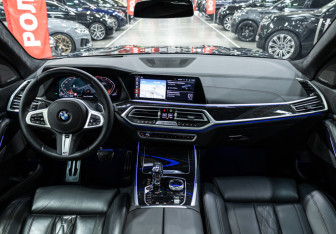 Подержанный автомобиль BMW X7 2019 года (22 фото)
