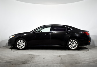 Подержанный автомобиль Lexus ES 2012 года (8 фото)
