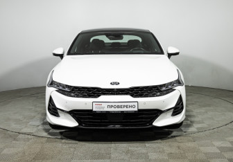 Подержанный автомобиль Kia K5 2020 года (2 фото)