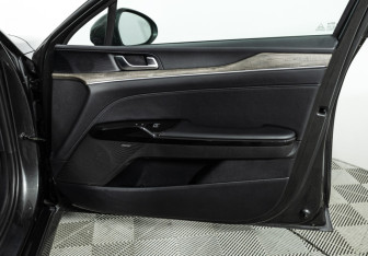 Подержанный автомобиль Kia K5 2021 года (26 фото)