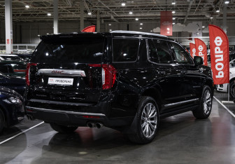 Подержанный автомобиль GMC Yukon 2022 года (7 фото)