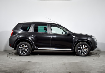 Подержанный автомобиль Nissan Terrano 2014 года (4 фото)