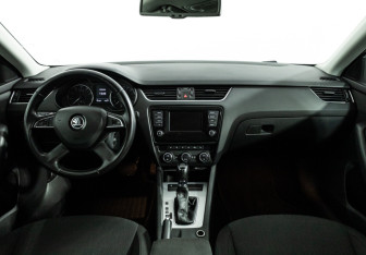 Подержанный автомобиль Skoda Octavia Liftback 2014 года (13 фото)