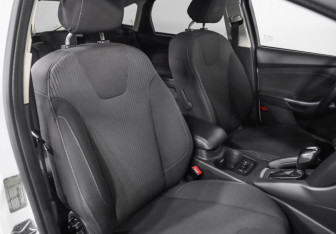 Подержанный автомобиль Ford Focus Hatchback 2012 года (20 фото)
