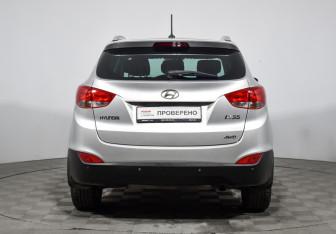 Подержанный автомобиль Hyundai ix35 2011 года (6 фото)