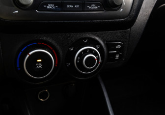 Подержанный автомобиль Kia Rio Sedan 2011 года (13 фото)