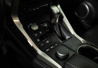 Подержанный автомобиль Lexus NX 2016 года (16 фото)