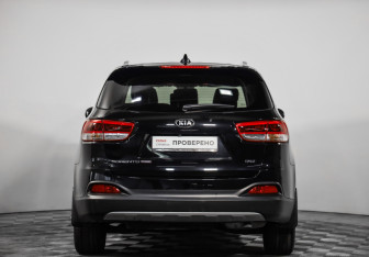 Подержанный автомобиль Kia Sorento 2016 года (6 фото)