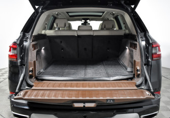 Подержанный автомобиль BMW X5 2019 года (23 фото)