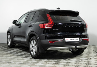 Подержанный автомобиль Volvo XC40 2019 года (7 фото)