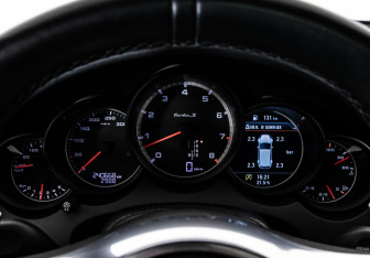 Подержанный автомобиль Porsche Cayenne 2013 года (37 фото)