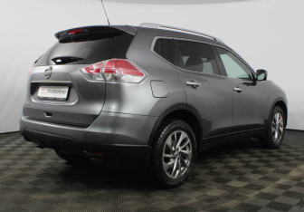 Подержанный автомобиль Nissan X-Trail 2015 года (13 фото)