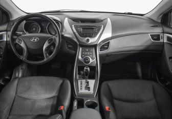 Подержанный автомобиль Hyundai Elantra Sedan 2012 года (13 фото)