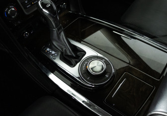 Подержанный автомобиль Infiniti QX80 2018 года (23 фото)