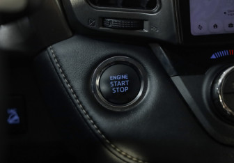 Подержанный автомобиль Toyota RAV4 2015 года (18 фото)