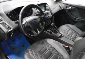 Подержанный автомобиль Ford Focus Hatchback 2017 года (10 фото)