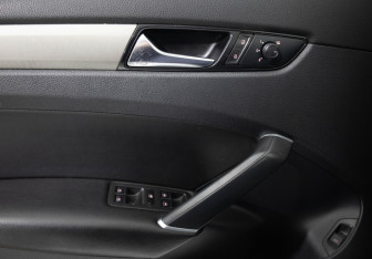 Подержанный автомобиль Volkswagen Passat Sedan 2020 года (17 фото)