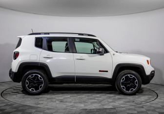 Подержанный автомобиль Jeep Renegade 2018 года (4 фото)