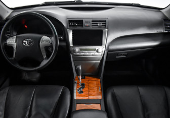 Подержанный автомобиль Toyota Camry Sedan 2009 года (16 фото)