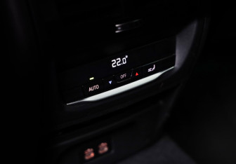 Подержанный автомобиль BMW X3 2020 года (24 фото)