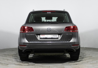 Подержанный автомобиль Volkswagen Touareg 2011 года (6 фото)