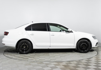 Подержанный автомобиль Volkswagen Jetta Sedan 2016 года (4 фото)