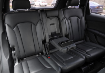 Подержанный автомобиль Audi Q7 2018 года (33 фото)