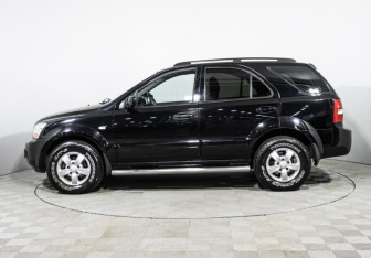Подержанный автомобиль Kia Sorento 2008 года (7 фото)