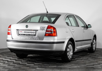 Подержанный автомобиль Skoda Octavia Liftback 2005 года (5 фото)
