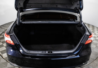 Подержанный автомобиль Toyota Camry Sedan 2018 года (9 фото)