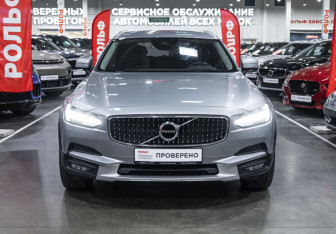 Подержанный автомобиль Volvo V90 Cross Country 2017 года (3 фото)