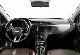Подержанный автомобиль Kia Rio Hatchback 2021 года (13 фото)