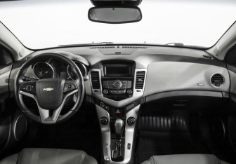 Подержанный автомобиль Chevrolet Cruze Hatchback 2012 года (10 фото)