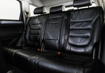 Подержанный автомобиль Volkswagen Touareg 2011 года (19 фото)