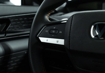 Подержанный автомобиль Changan UNI-V 2023 года (26 фото)