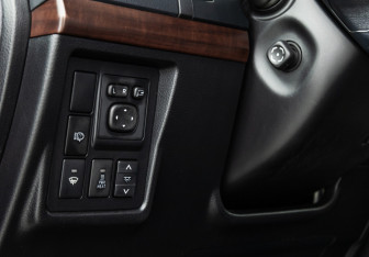 Подержанный автомобиль Toyota Land Cruiser Prado 2015 года (21 фото)