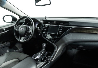 Подержанный автомобиль Toyota Camry Sedan 2018 года (9 фото)