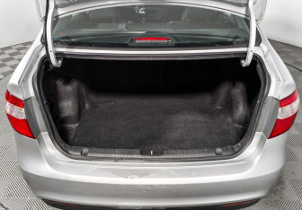 Подержанный автомобиль Kia Rio Sedan 2012 года (18 фото)