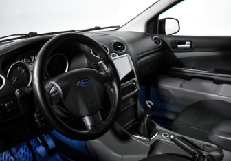Подержанный автомобиль Ford Focus Hatchback 2010 года (9 фото)
