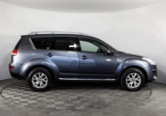 Подержанный автомобиль Citroen C-Crosser 2008 года (4 фото)