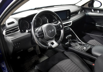 Подержанный автомобиль Kia K5 2021 года (9 фото)